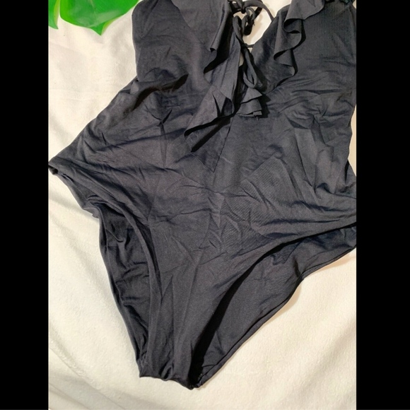 NEW $124 Becca Socialite‎ Ruffle One-Piece Swimsuit in Black [SZ Medium ] - Picture 5 of 8